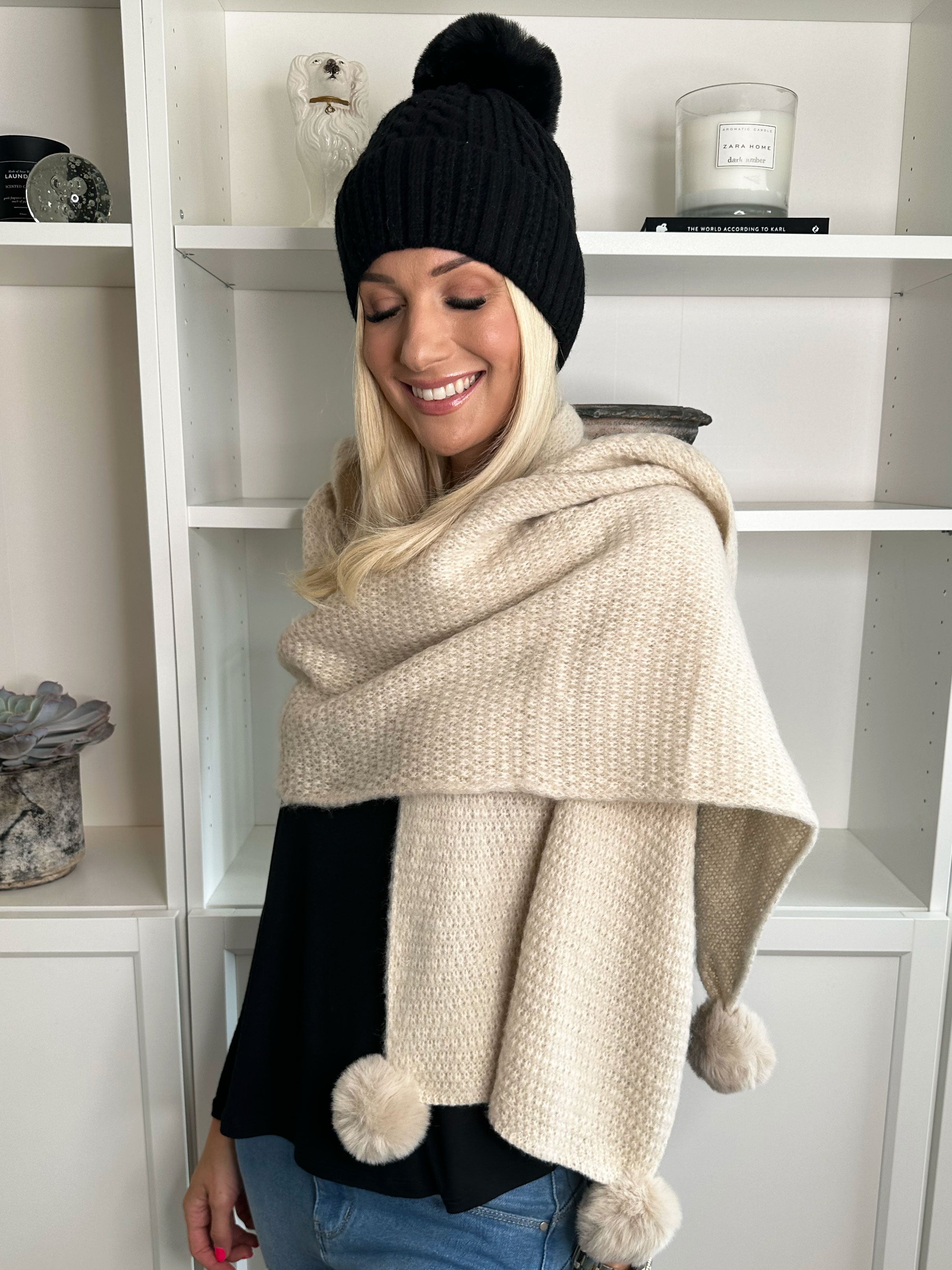 Rizza - Väldigt mjuk halsduk med pompoms